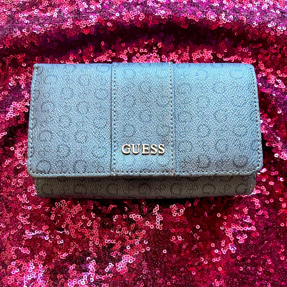 *Final Discounted Price* Vintage Guess Clutch Faux-leather, with an allover logo
